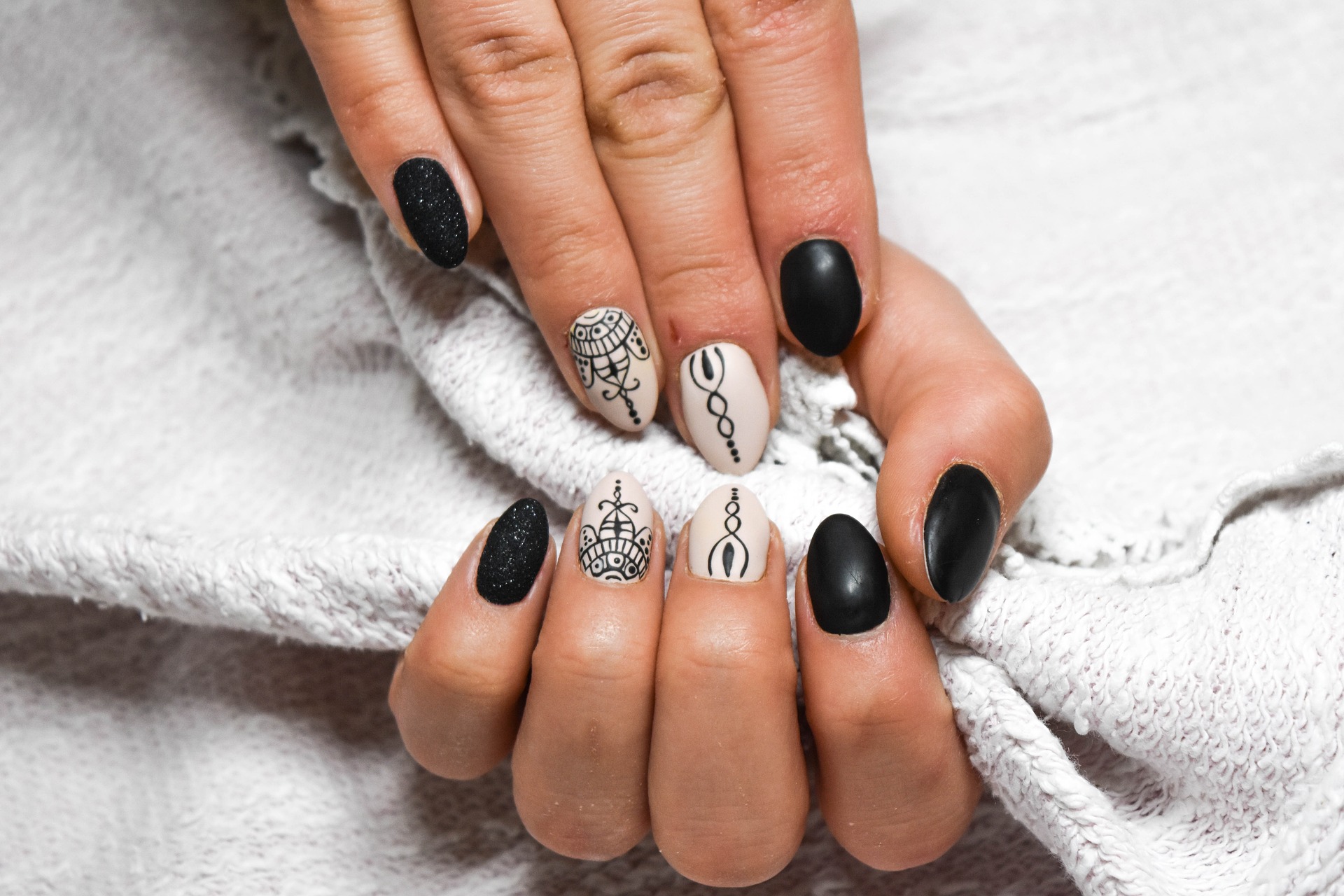 UNLEASH YOUR NAIL ART PASSION