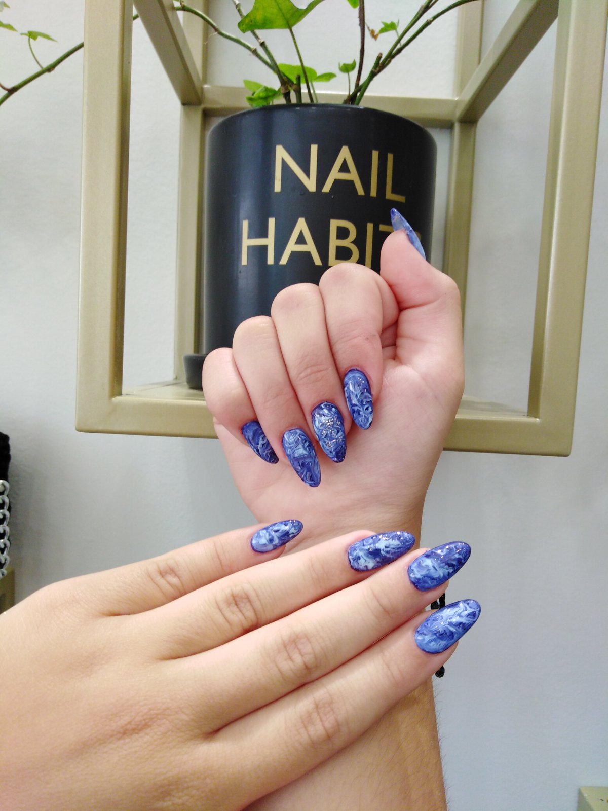 VIBRANT NAIL ARTISTRY